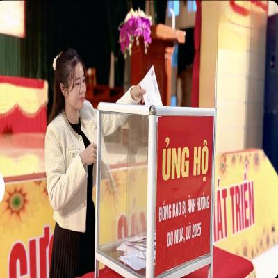 ĐOÀN TNCS HỒ CHÍ MINH XÃ NAM THANH MIỆN ỦNG HỘ ĐỒNG BÀO VÙNG LŨ 